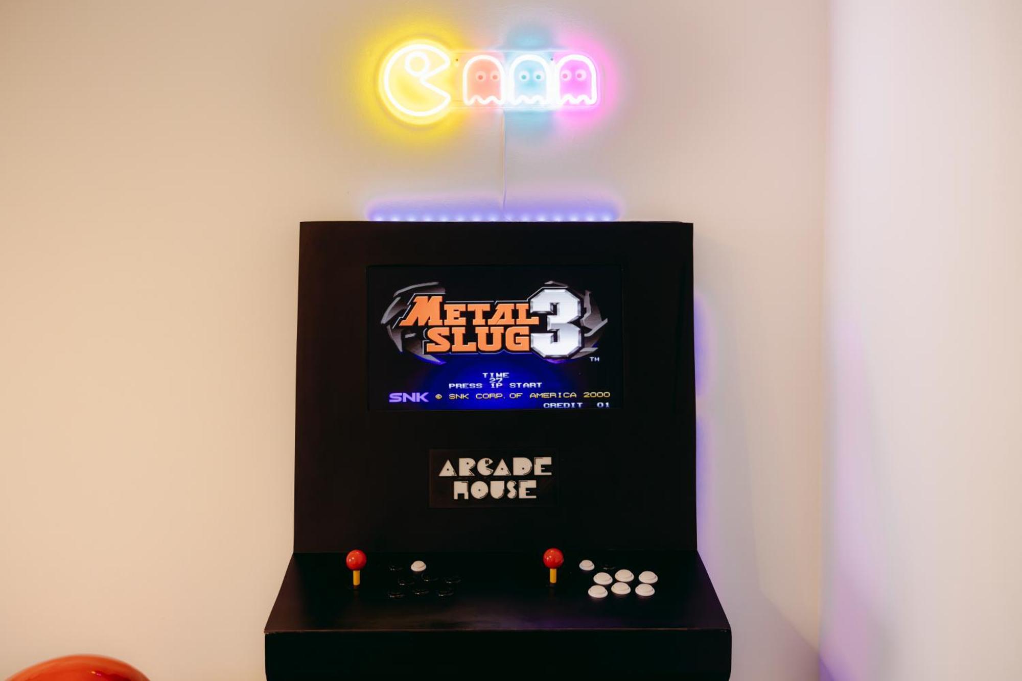 Arcade House Verona Fiera Netflix + Videogame Екстер'єр фото